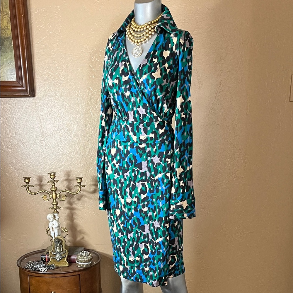 Diane Von Furstenberg Vintage And The Evolution Of The Wrap Silk Dress. SZ 8 - Picture 2 of 7